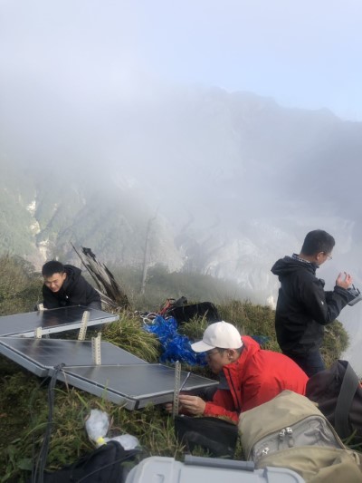 強化堰塞湖監測預警功能，林業保育署增設微地動儀。 